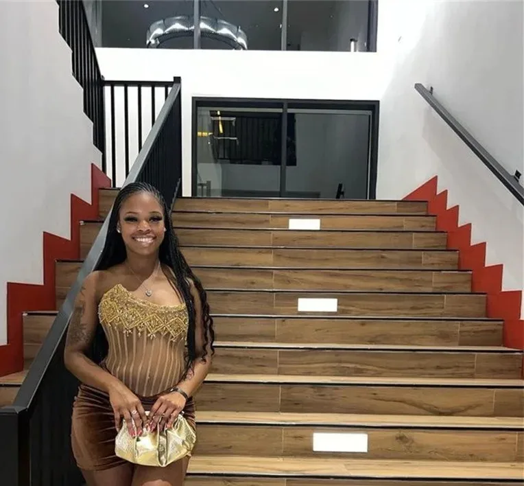 Brown Velvet Short Prom Dresses for Black Girls Charming Crystal Beaded Birthday Party Gowns Illusion Mini Cocktail Homecoming