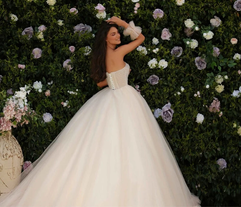 Ball Gown Stunning Wedding Dresses Strapless Ruffles Vestido De Novia Lace Beaded Court Train Backless Robe