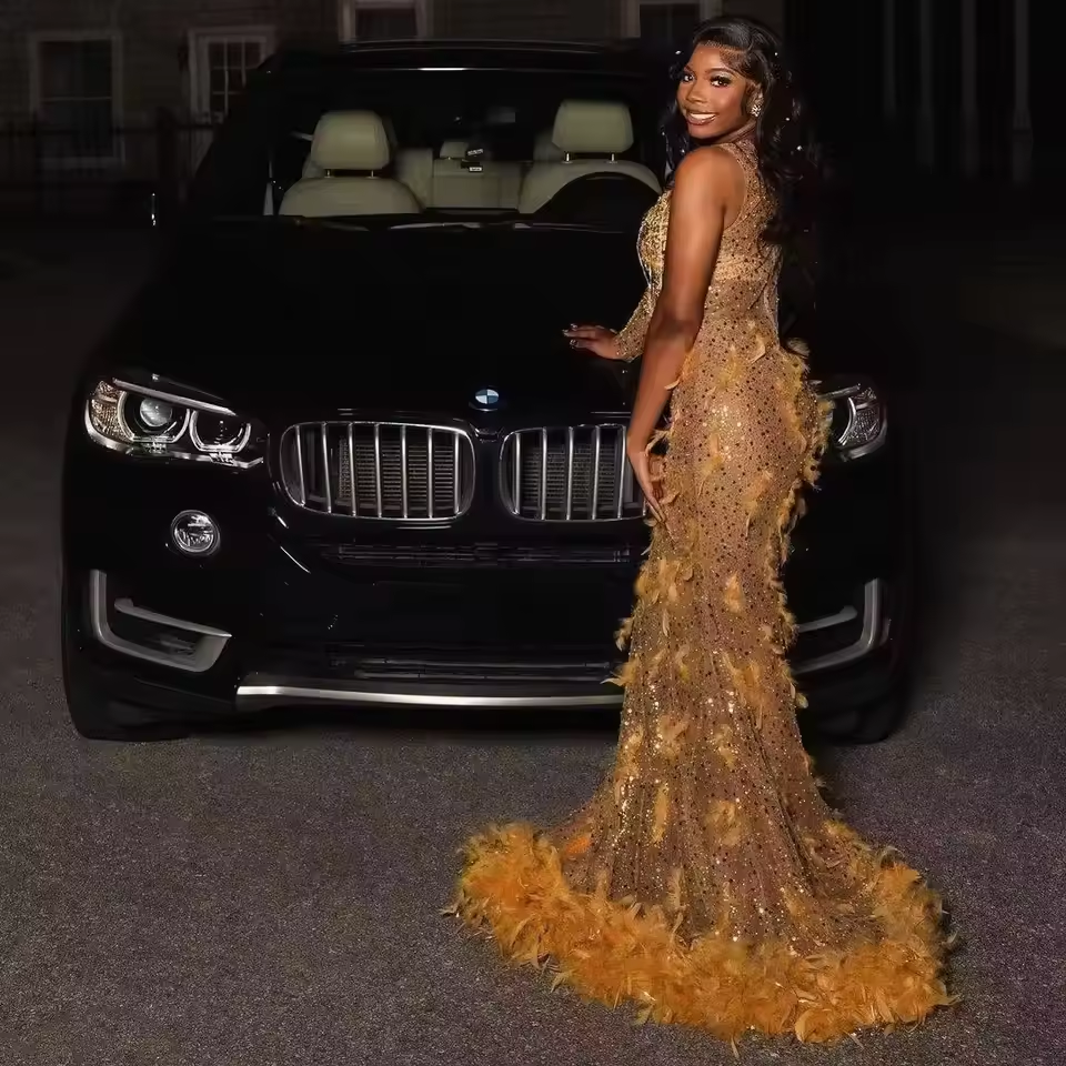 Shiny Gold Prom Dresses Custom Sexy Sheer Neck Beads Feather Evening Gowns Mermaid Sleeveless Beading Arabic Formal Party Gowns