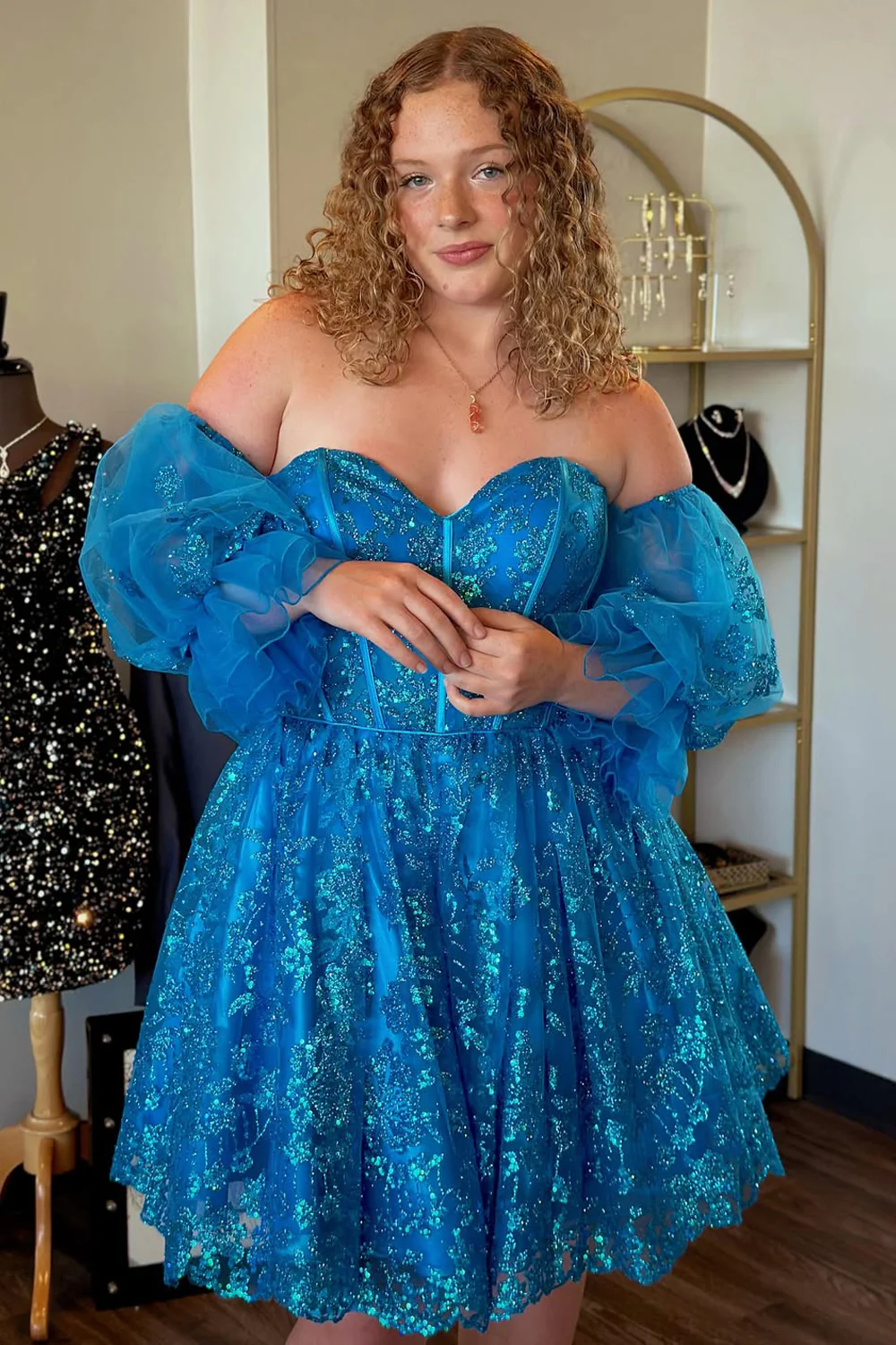 A-Line Sweetheart Blue Lace Short Homecoming Dresses with Sleeves