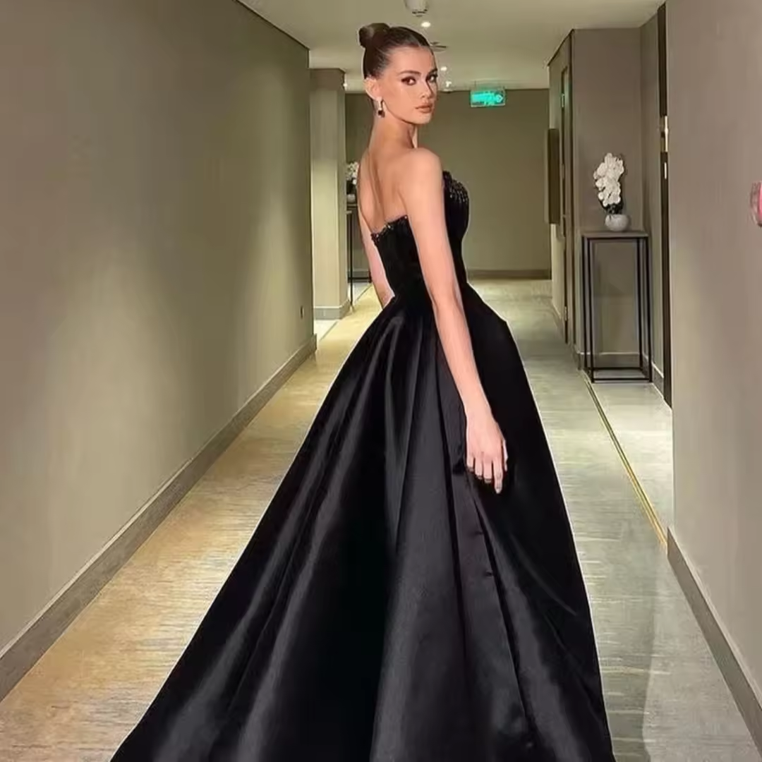 Black Satin Evening Dresses Sweetheart Beaded Side Slit Long Prom Dress Celebrity Women Wear Zipper Back Formal Gowns