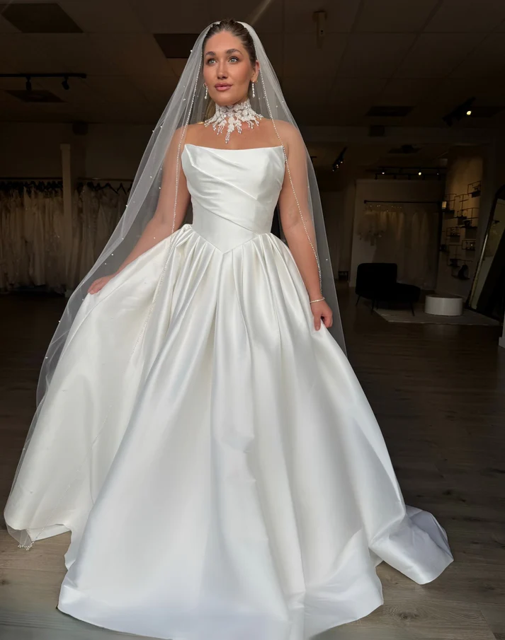 Women's A Line Satin Corset Boho Wedding Dresses Plus Size Bridal Wedding Gowns