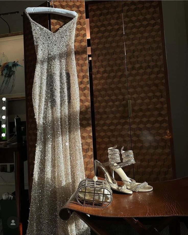 Pretty Mermaid Halter Neckline Long Sequin Champagne Party Dresses Prom Dress