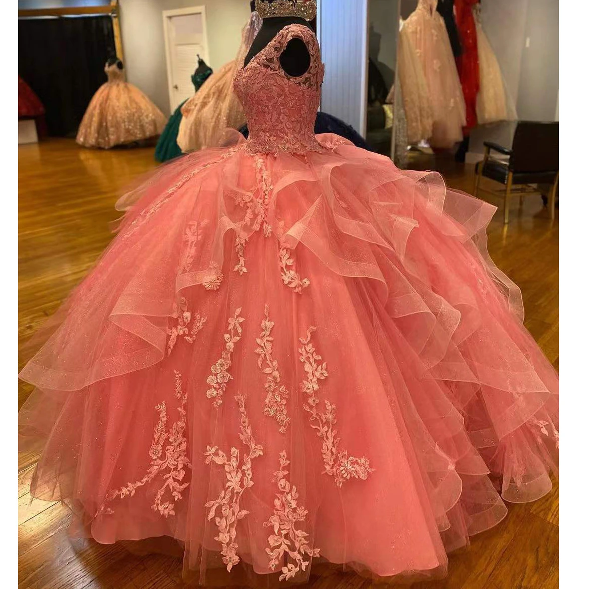 Charming Quinceanera Dresses Ball Gowns Appliques Beading Sequined Ruffles Tulle Tiered For Sweet Girl Vestidos De Quinceañera