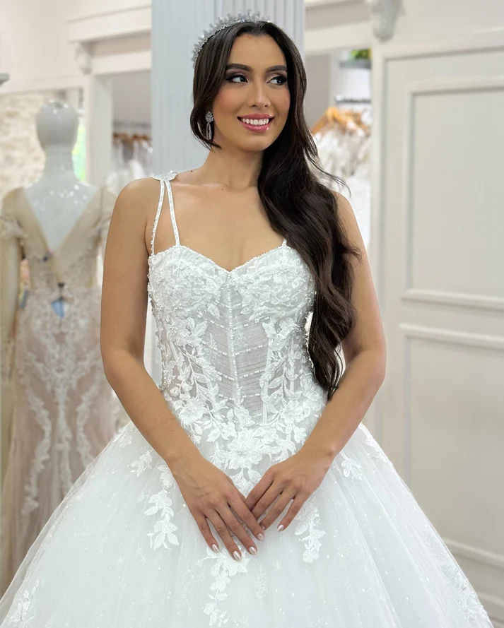 A Line Sweetheart Tulle Lace Appliqued Beach Wedding Dresses for Bride