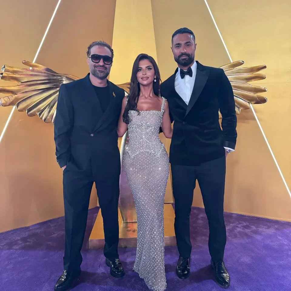 Luxury Silver Gray Spaghetti Strap Evening Dress with Crystal Beads Floor-Length Prom Dresses