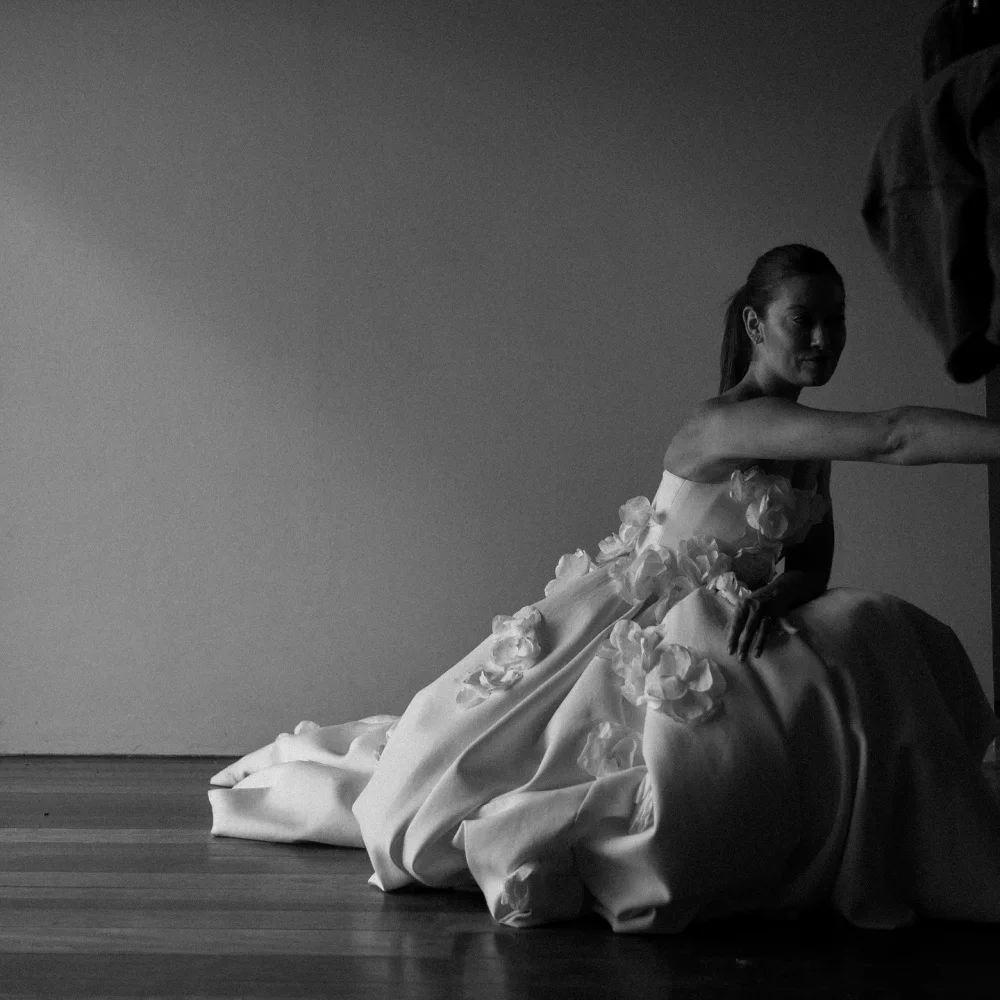 White Satin 3D Flowers Strapless Trailing Prom Dresses Floor-Length vestidos de noche Backless Evening Dress Custom Made