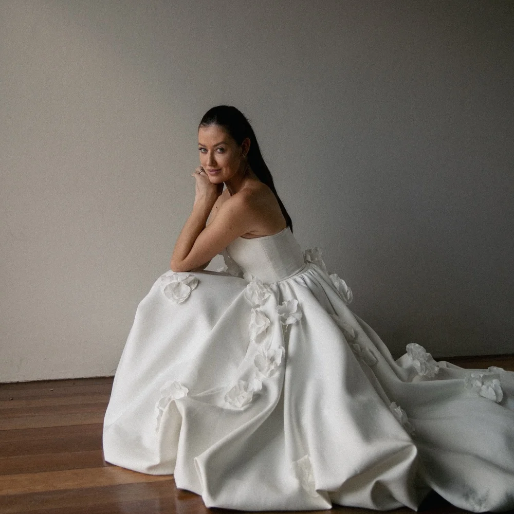 White Satin 3D Flowers Strapless Trailing Prom Dresses Floor-Length vestidos de noche Backless Evening Dress Custom Made