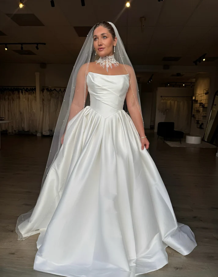 Women's A Line Satin Corset Boho Wedding Dresses Plus Size Bridal Wedding Gowns