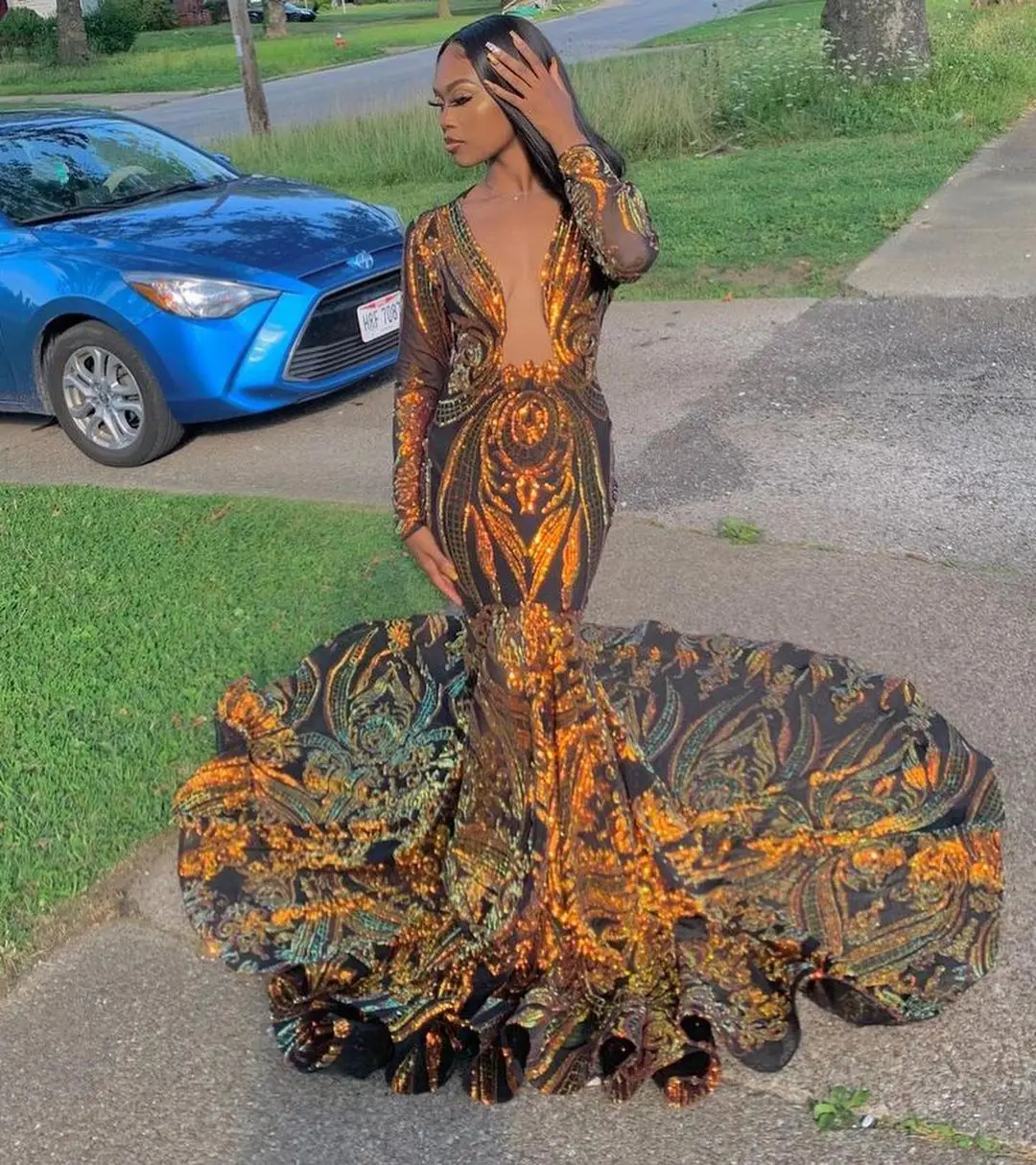 Sexy Mermaid Style Fitted Cut Out Front Sparkly Gold Sequin Black Girls Long Sleeve Prom Dresses